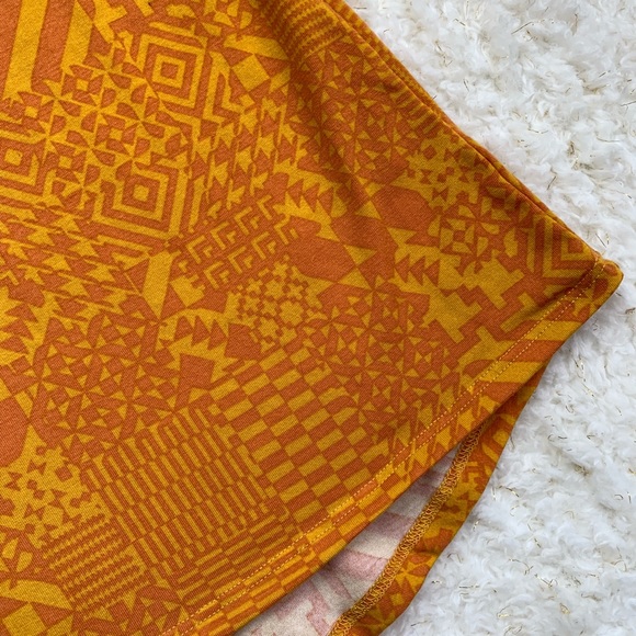 Lularoe Classic Tee Geometric Dark Orange Yellow M - Picture 6 of 7